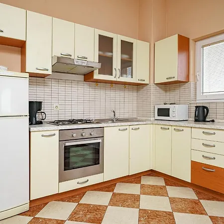 Apartment Zinfandel *