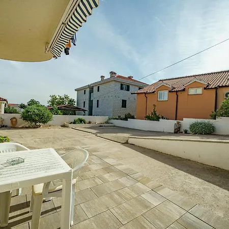 Zinfandel Apartment *