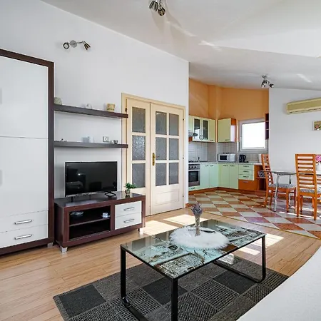 Apartment Zinfandel *